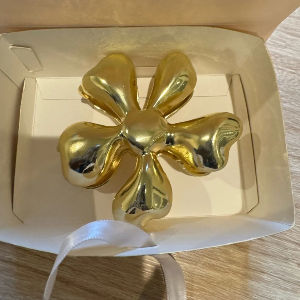 Luxe Large Gold Hair Clip Claw New ✨✨💕💕
